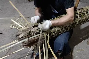 50歲河南大叔蝸居義烏地下室，匠心打造納涼竹夫人，風靡日韓市場