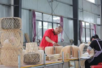 【粵桂協(xié)作】“融安制造” 小小竹制品撬動(dòng)大市場(chǎng)，遠(yuǎn)銷海外三十余國(guó)